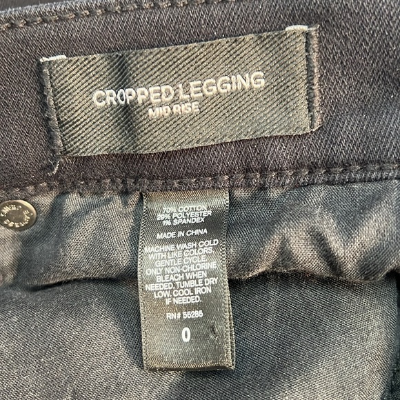 Express Black Denim Cropped Legging Mid Rise Skinny Jean. Raw Edge Hem w/zippers - Picture 3 of 6